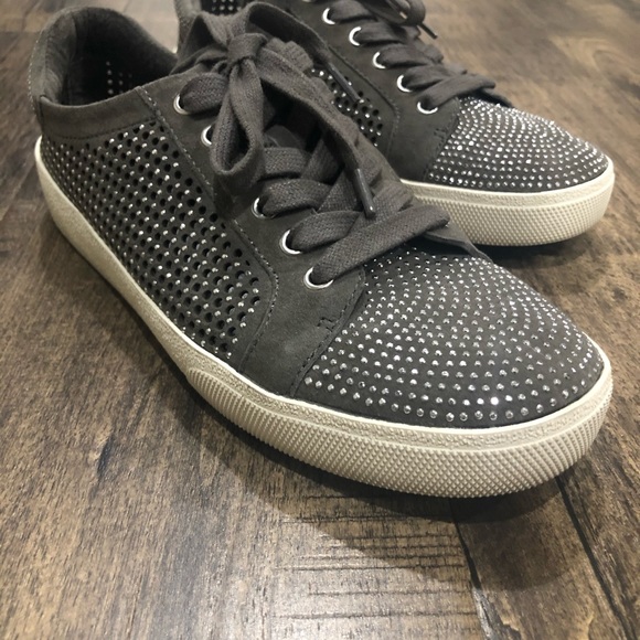 VINCE CAMUTO STUDDED SNEAKERS - Picture 4 of 7